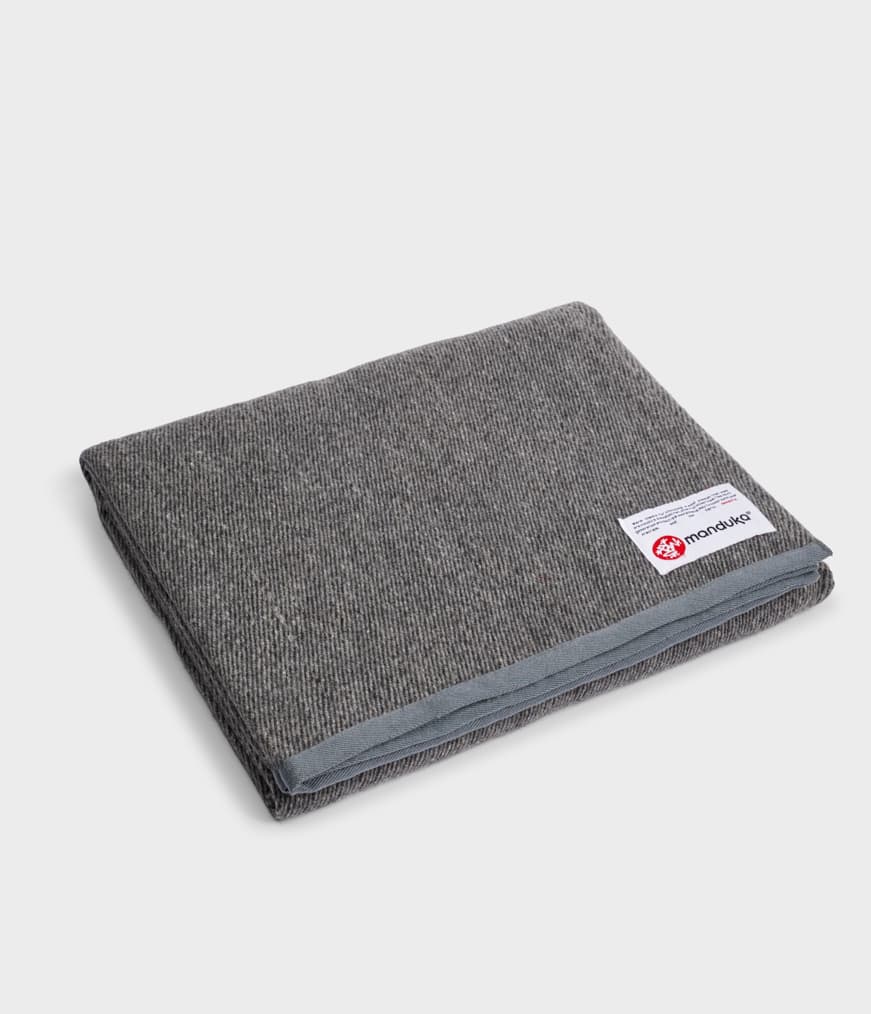 2132md_R-Twill-Wool-Blanket_OneSize_46201A006_Wool-Blanket_Sediment_01_1.jpg